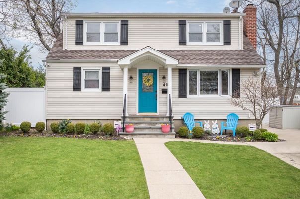 Exterior, Facade, Cape Cod