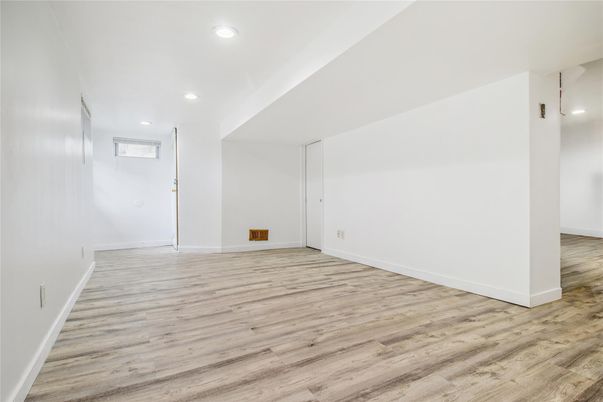 Empty room, Interior, Recessed Lighting, Wood Texture Flooring