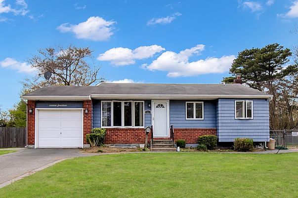 Attached, Exterior, Facade, Brick Facade, Cape Cod