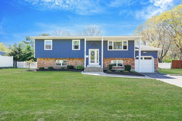 Attached, Exterior, Facade, Brick Facade, Raised Ranch