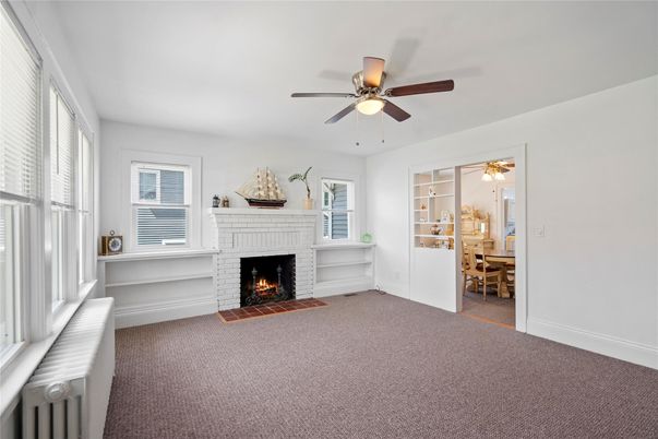 Dining room, Fireplace, Interior