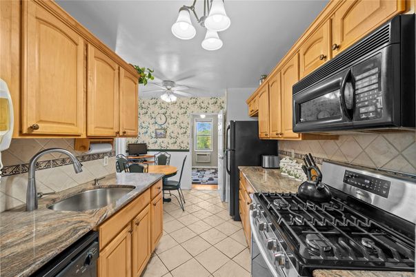 Chandelier, Dining room, Interior, Kitchen