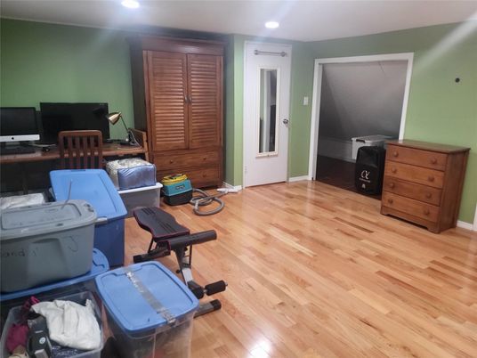 Fitness Equipment, Interior, Recessed Lighting, Wood Texture Flooring