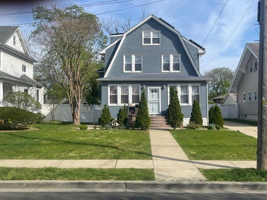 Exterior, Facade, Queen Anne Victorian