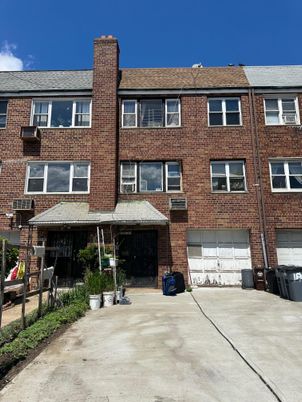 Attached, Exterior, Facade, Brick Facade, Rowhouse