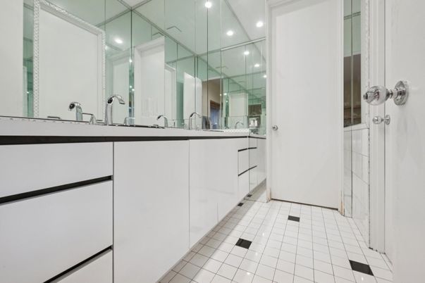 Bathroom, Interior, Recessed Lighting