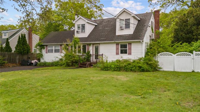 Exterior, Facade, Cape Cod