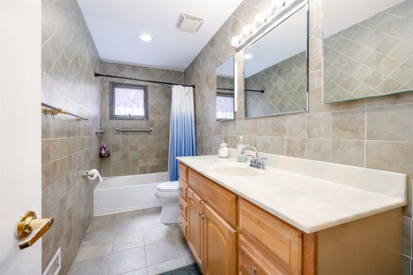 Bathroom, Interior, Recessed Lighting