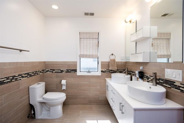 Bathroom, Dual Sink Vanities, Interior, Recessed Lighting