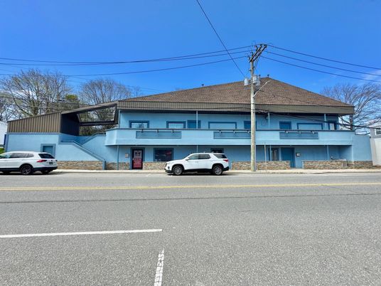 Exterior, Facade, Modern