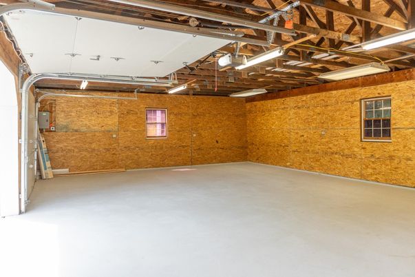 Garage, Interior, Wooden Beams