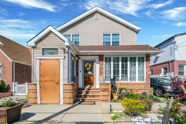 Exterior, Facade, Brick Facade, American Craftsman