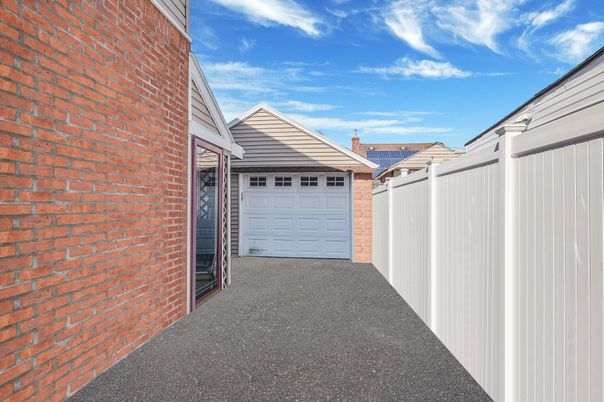 Detached Garage, Exterior