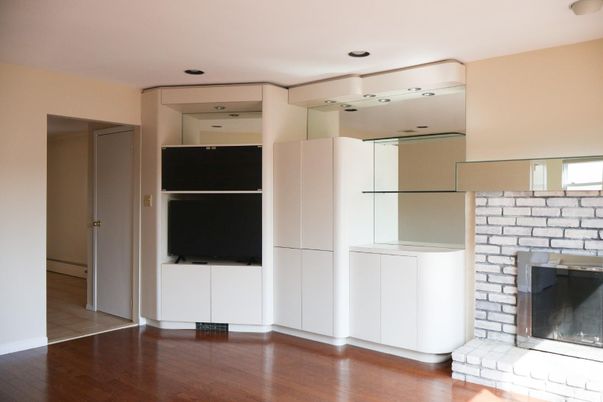 Fireplace, Interior, Recessed Lighting, Washer, Wood Texture Flooring