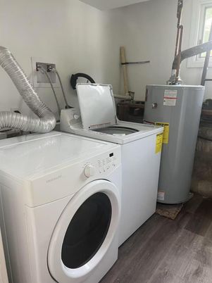 Interior, Washer, Wood Texture Flooring