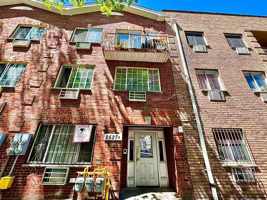 Exterior, Facade, Brick Facade, Rowhouse