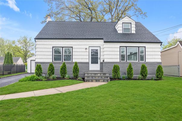 Exterior, Facade, Cape Cod