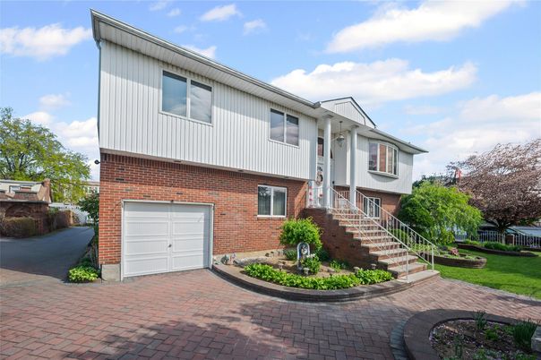 Attached, Exterior, Facade, Brick Facade, Raised Ranch