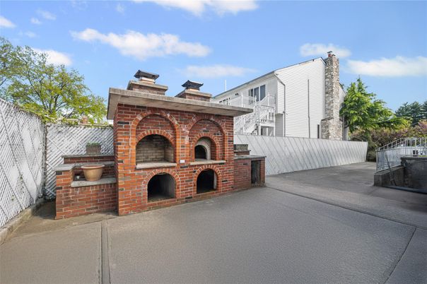 Exterior, Fireplace
