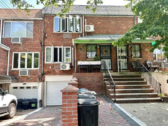 Attached, Exterior, Facade, Brick Facade, Rowhouse