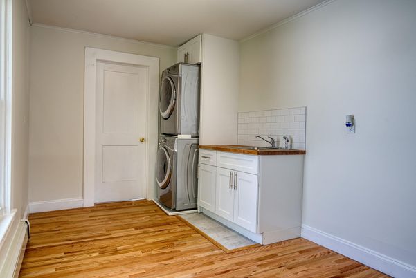 Interior, Utility Closets, Washer, Wood Texture Flooring