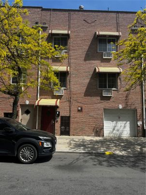 Attached, Exterior, Facade, Brick Facade, Rowhouse