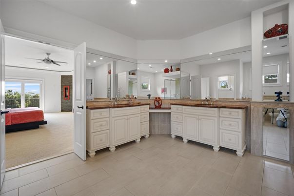 Bathroom, Dual Sink Vanities, Interior, Recessed Lighting