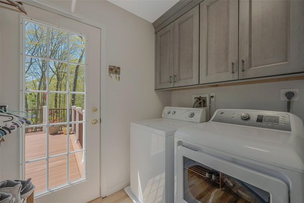 Interior, Washer, Wood Texture Flooring