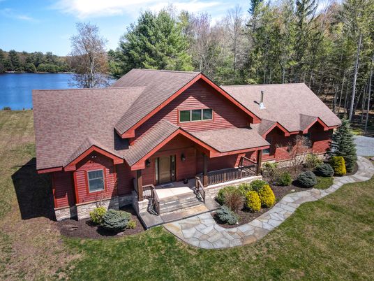 Exterior, Facade, Log Home