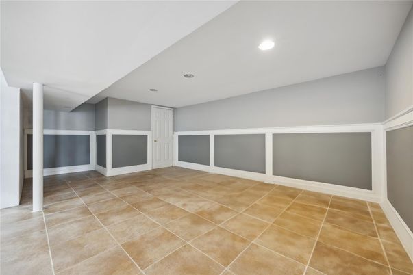 Empty room, Interior, Recessed Lighting