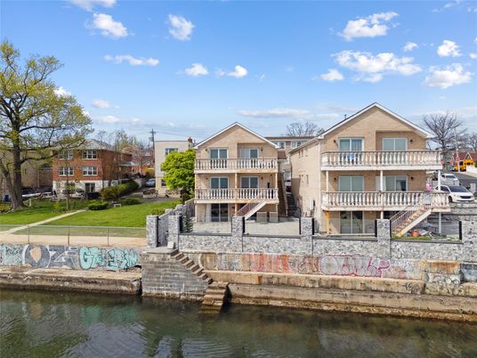 Exterior, Lake