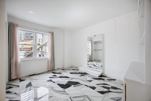 Empty room, Interior, Marble, Recessed Lighting