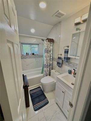 Bathroom, Interior, Marble, Marble Walls, Recessed Lighting