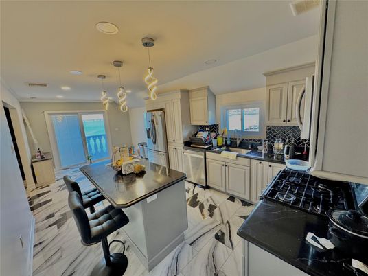 Dining room, Interior, Kitchen, Marble, Pendant Lights, Recessed Lighting