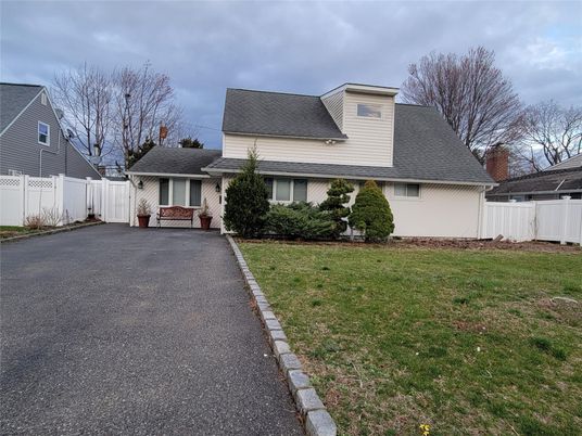 Exterior, Facade, Cape Cod