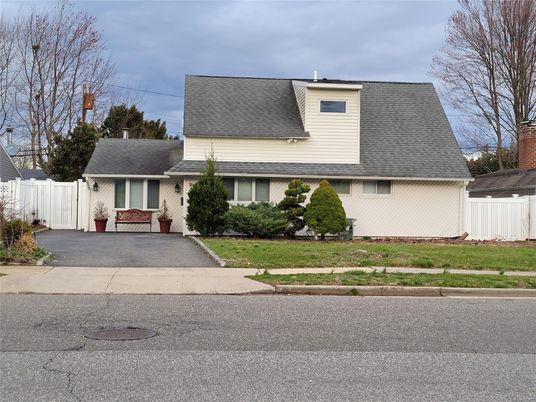 Exterior, Facade, Cape Cod