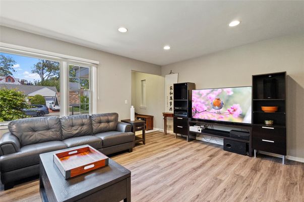 Interior, Living room, Recessed Lighting, Wood Texture Flooring
