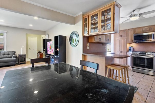 Dining room, Interior, Kitchen, Recessed Lighting, Stainless Steel Appliances