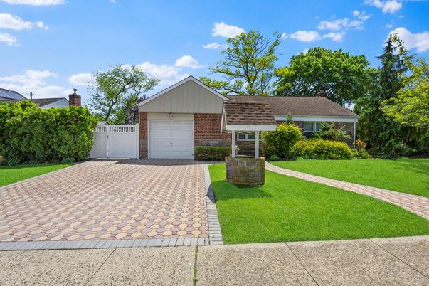 Attached, Exterior, Facade, Brick Facade, Ranch