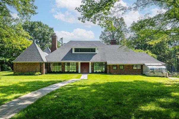 Backyard, Exterior, Facade, Brick Facade, Cape Cod