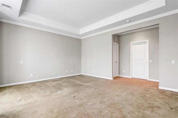 Empty room, Interior