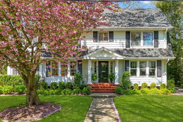 Exterior, Facade, American Foursquare