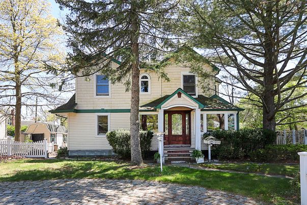 Exterior, Facade, Queen Anne Victorian