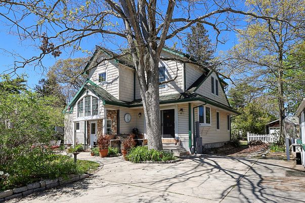Exterior, Facade, Queen Anne Victorian