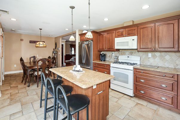 Dining room, Interior, Kitchen, Pendant Lights, Recessed Lighting, Stainless Steel Appliances