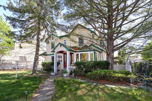 Backyard, Exterior, Facade, Queen Anne Victorian