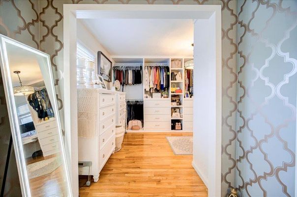 Interior, Walk-in Closets, Wood Texture Flooring