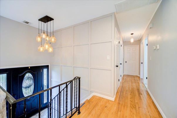 Interior, Pendant Lights, Wood Texture Flooring