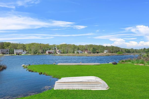 Exterior, Lake