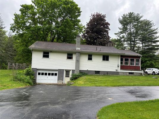 Attached, Exterior, Facade, Split Level